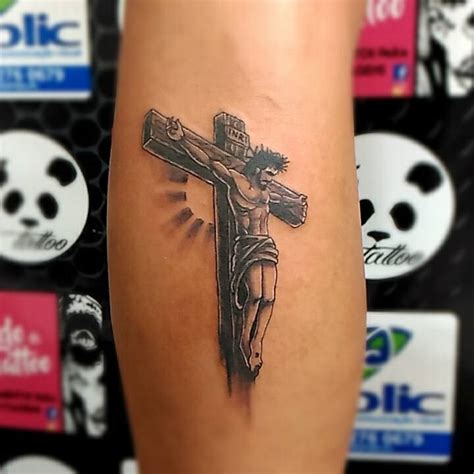 tatuagem de cruz na barriga|Tatuagem de Cruz / Crucifixo – 100 Ideias。